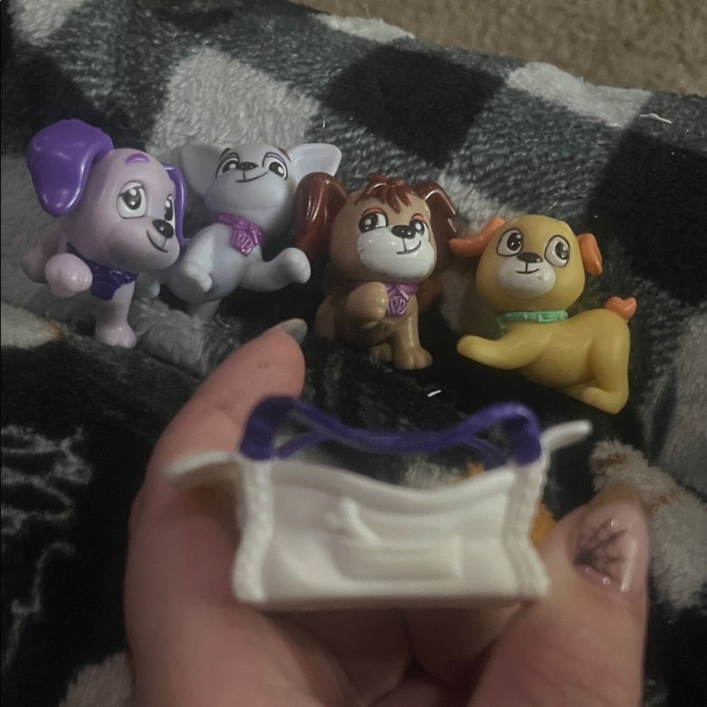 Lot of 4 Y2K Pound Puppies Figures w/ Pound Puppies Basket